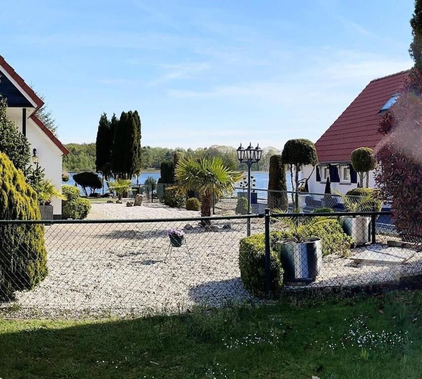 Freistehendes Ferienhaus Am See Naehe Roermond Heel 外观 照片