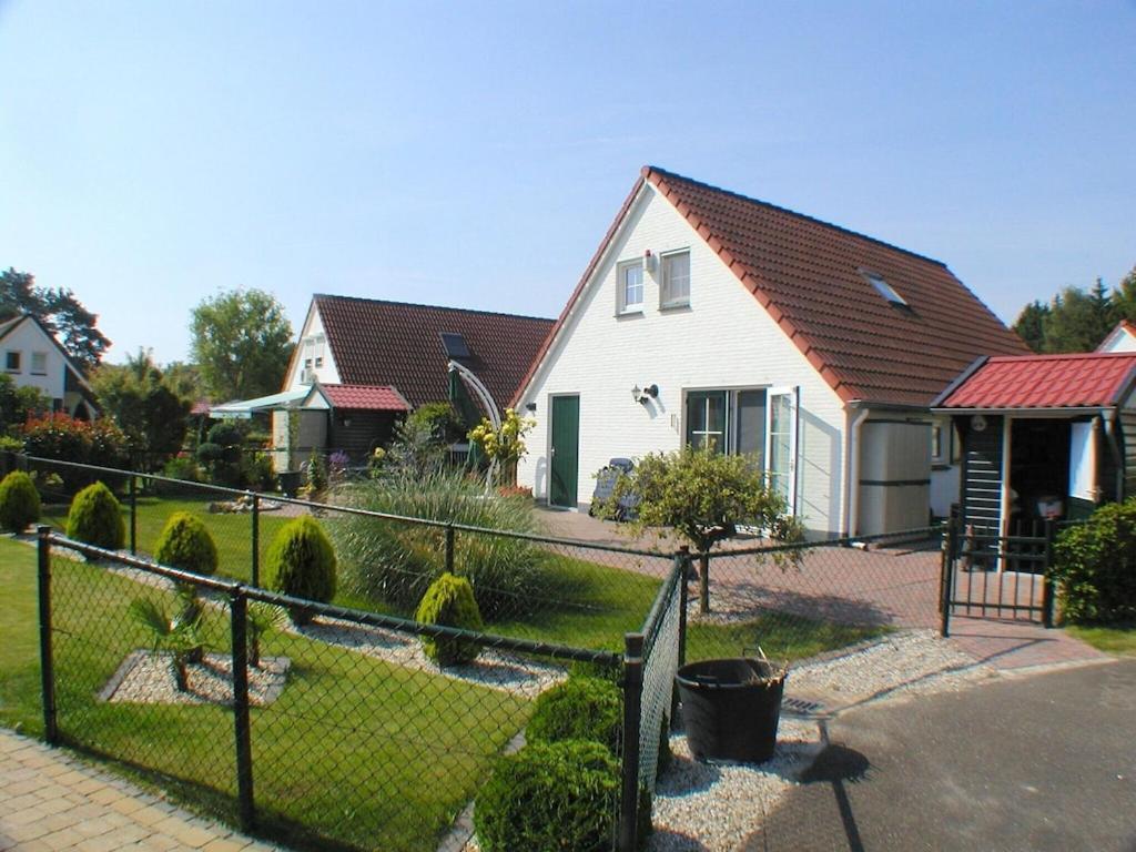 Freistehendes Ferienhaus Am See Naehe Roermond Heel 外观 照片