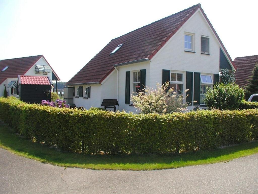 Freistehendes Ferienhaus Am See Naehe Roermond Heel 外观 照片