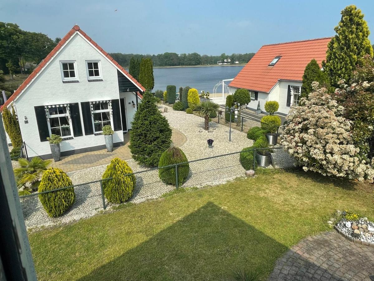 Freistehendes Ferienhaus Am See Naehe Roermond Heel 外观 照片